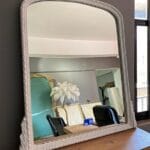 İNCİ MAKYAJ AYNASI – 110×90 cm | Zarif Oymalı Dekoratif Makyaj Aynası